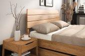 Łóżko z drewnianym szczytem TWIG