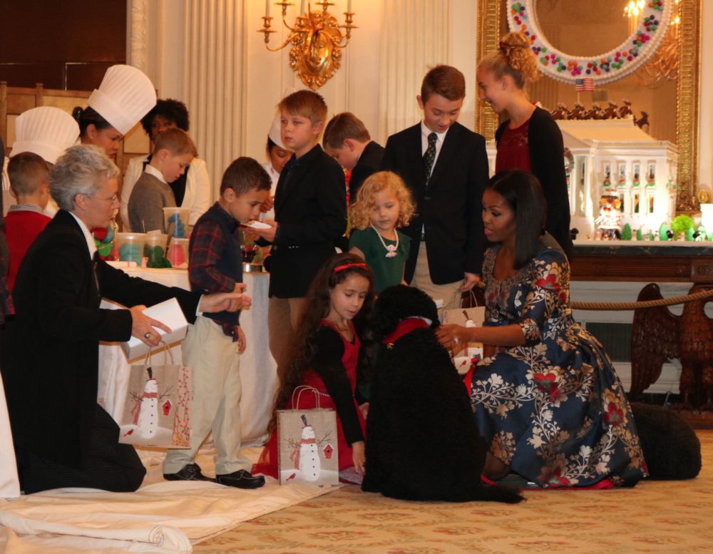 Świąteczne dekoracje - zobacz, jak Michelle Obama przygotowała Biały Dom