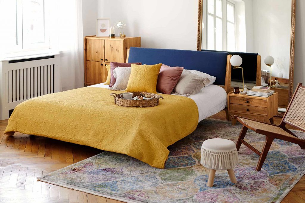 Łóżka drewniane tapicerowane