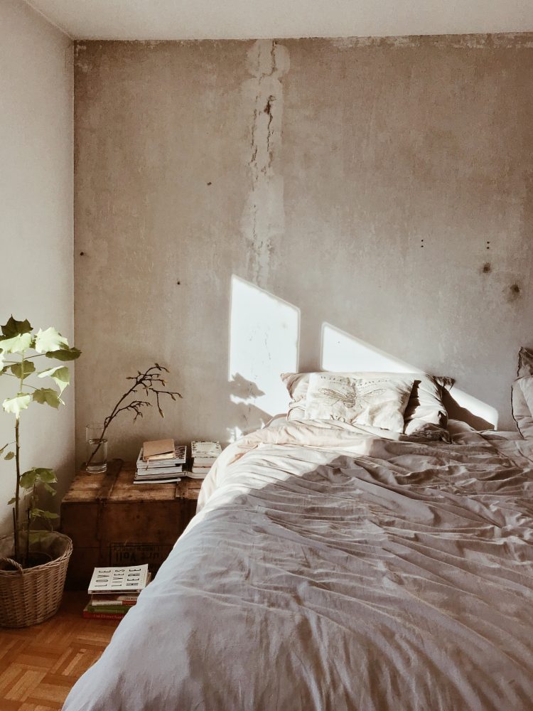 Minimalistyczna sypialnia – dlaczego pokój sypialny powinien być monofunkcyjny?