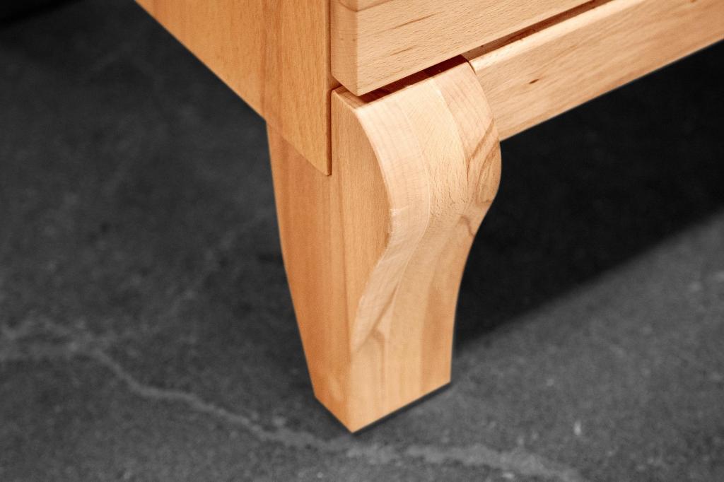 Noga mebli z kolekcji Bona -- wysoka jakość mebli z litego drewna