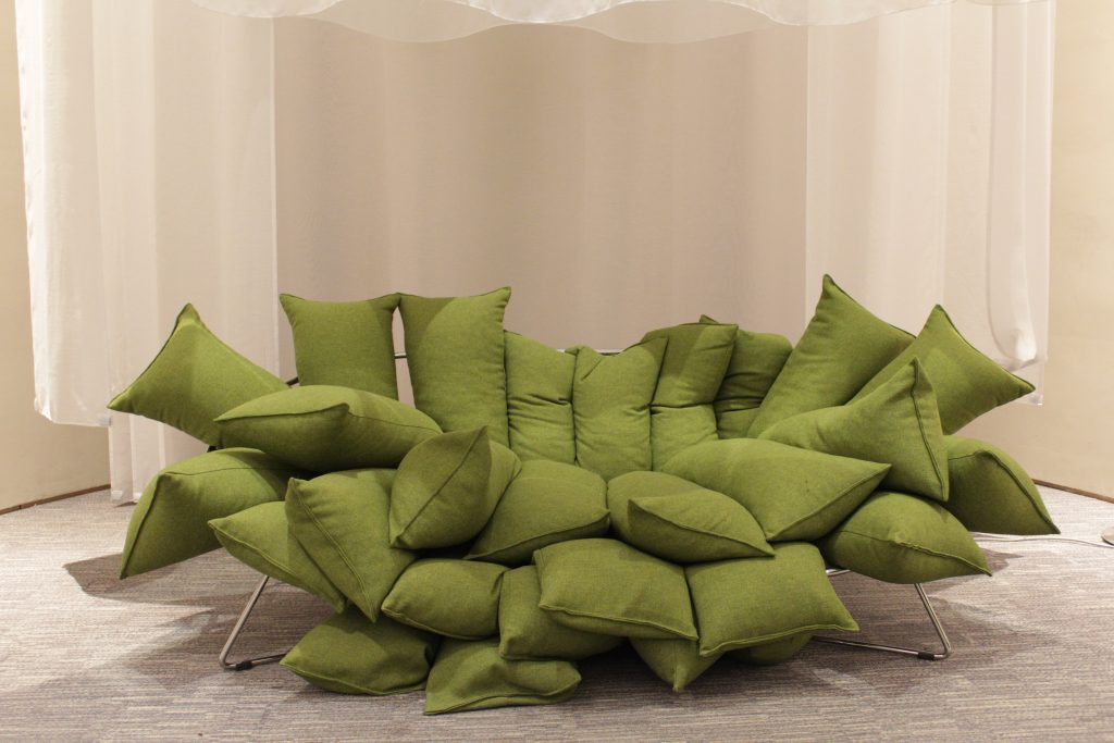 Poduszki dekoracyjne zielona sofa