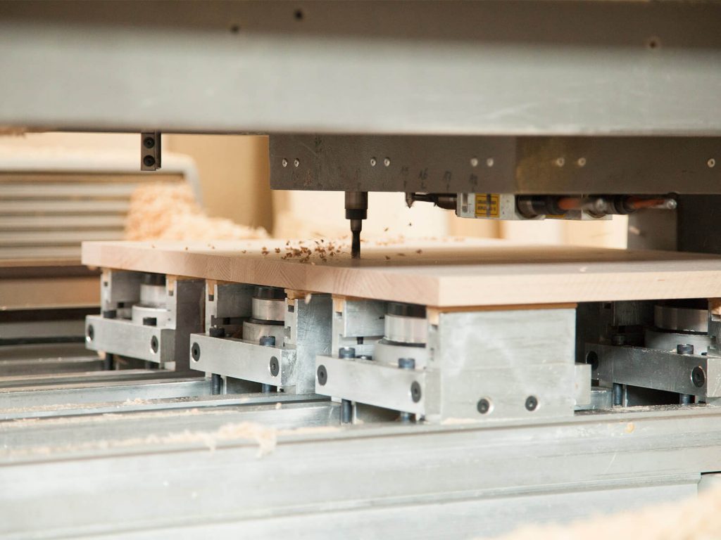 Produkcja mebli drewnianych - wykorzystanie nowoczesnych technologii CNC