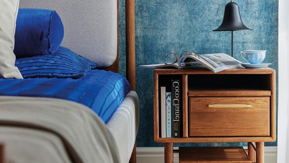 Jak dobrać wysokość szafki nocnej do łóżka? Ergonomia i styl w sypialni
